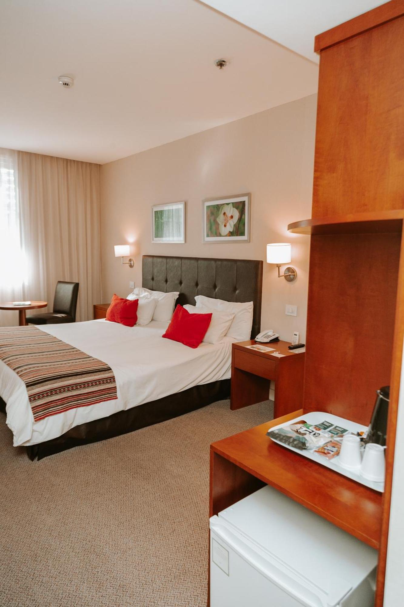 Howard Johnson Hotel Yerba Buena megye Kültér fotó