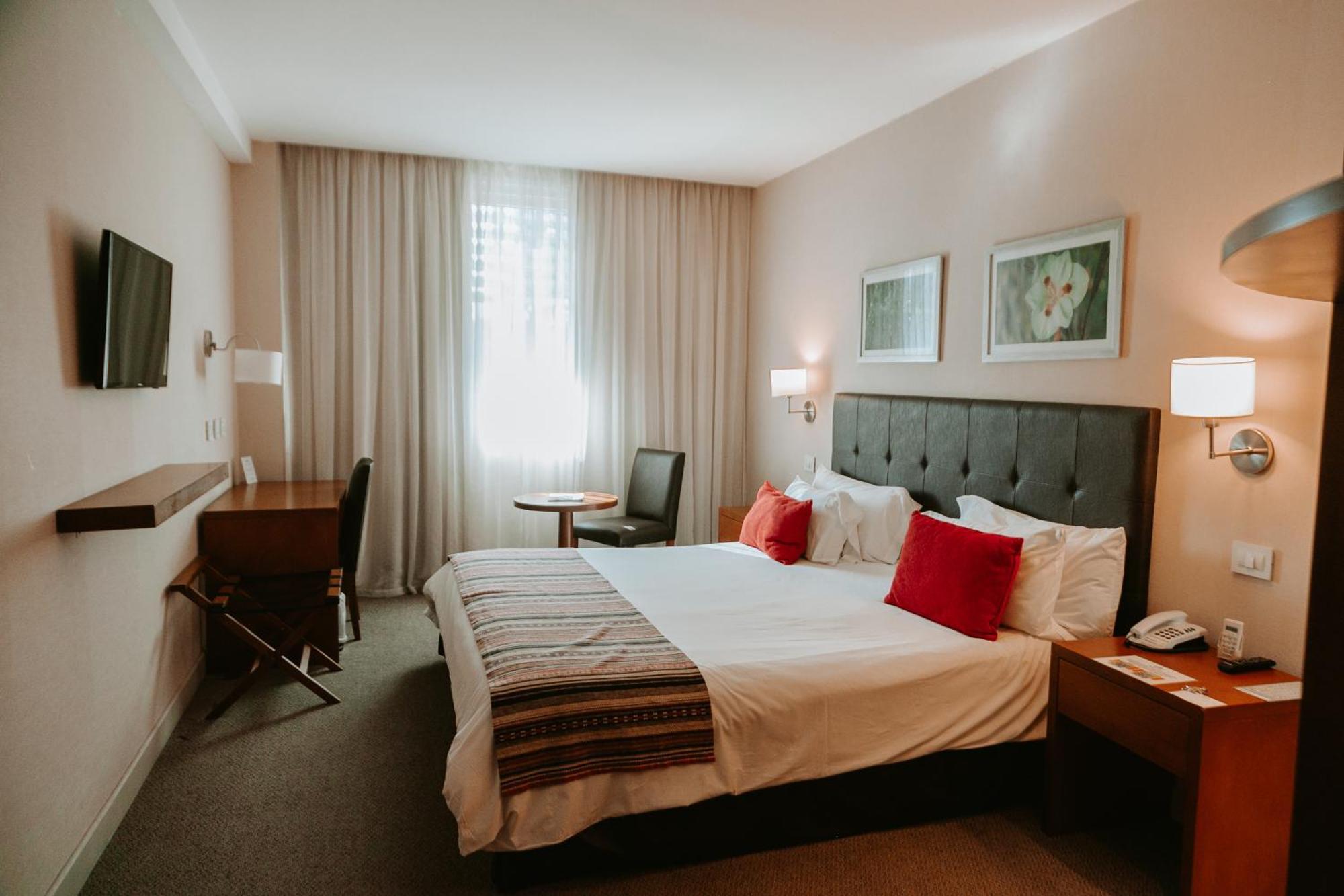 Howard Johnson Hotel Yerba Buena megye Kültér fotó